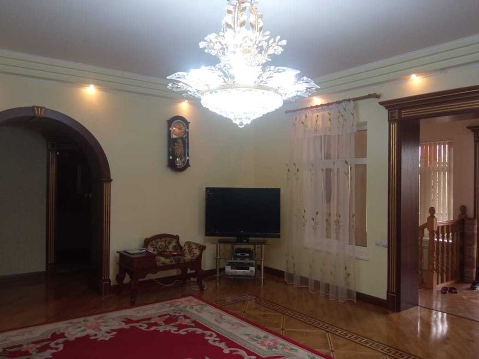 Продается 7 комнатный дом в центре города