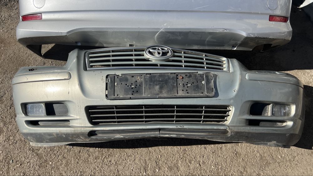 Передний бампер Тойота Авенсис Т25