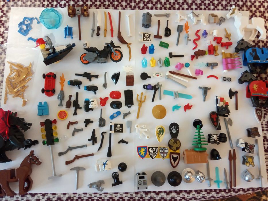 Lego - Accesorii pentru minifigurine, din toate timpurile si temele