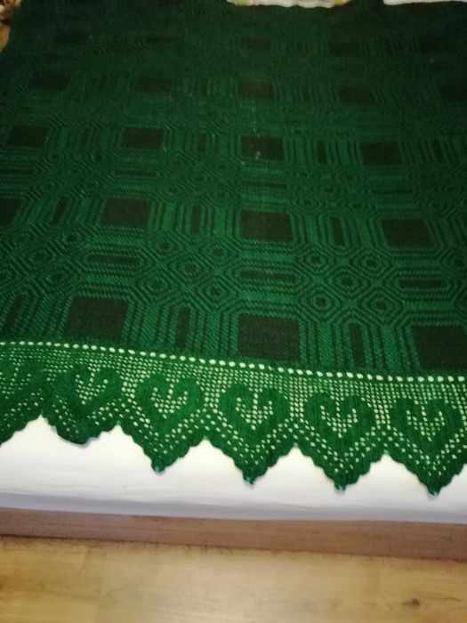 Продавам две кувертюри и две покривки