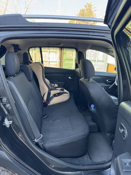 Продам автомобиль Renault Sandero Stepway 2