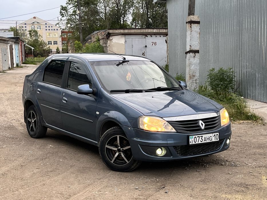 Продам рено логан 2013 автомат