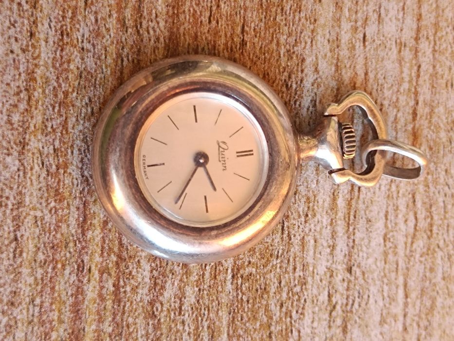 Стар джобен дамски часовник