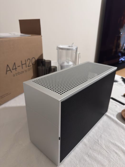 Formd T1 sff itx  кутия за компютър
