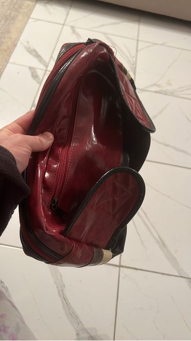 Кожанная сумка на пояс или через плечо.