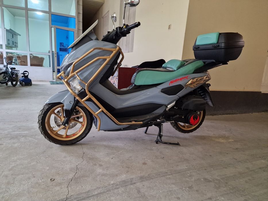 Sukuter sotiladi tezligi 90 bilan yuriydi yangi 3 oy minilgan