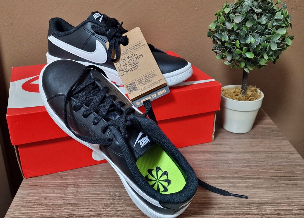 Nike Court Royale 2