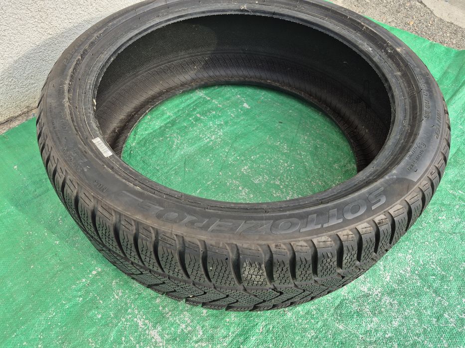 Vând 1 Anvelopa Pirelli IARNĂ DIMENSIUNEA 225/40/R19,94H,m+s,Dot 4818