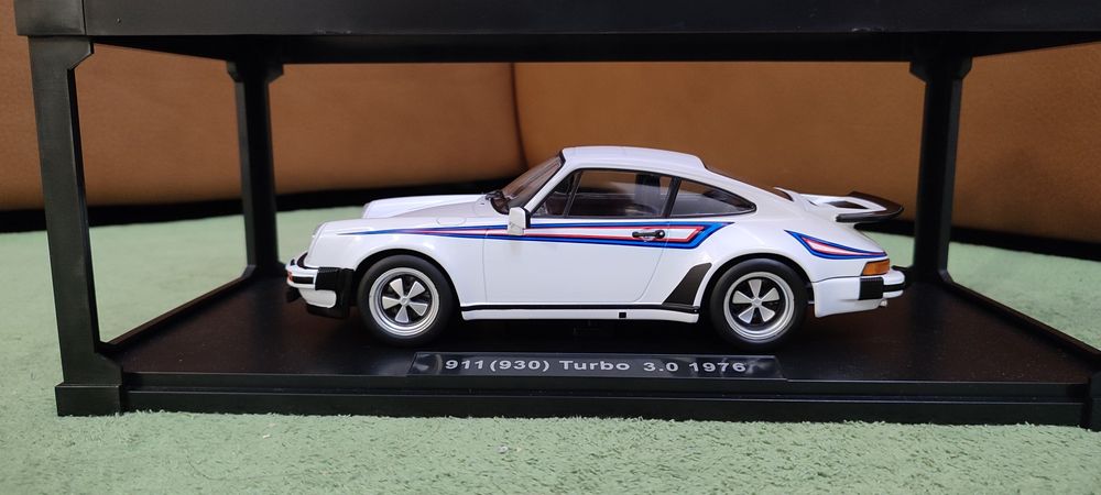 Модел 1:18 Porsche 911 (930)turbo