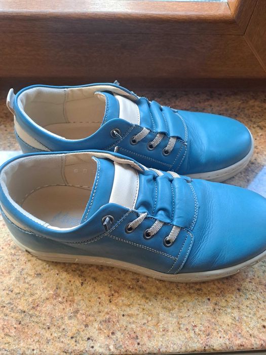 Vand pantofi sport baieti