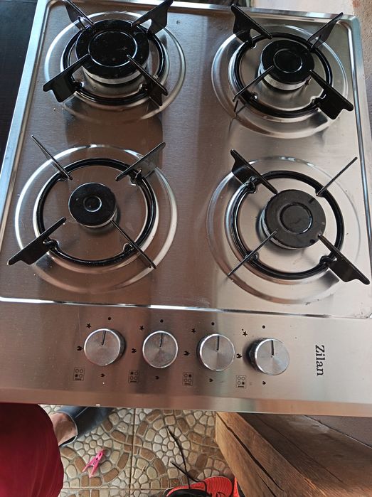 Cuptor electric și plita pe gaz