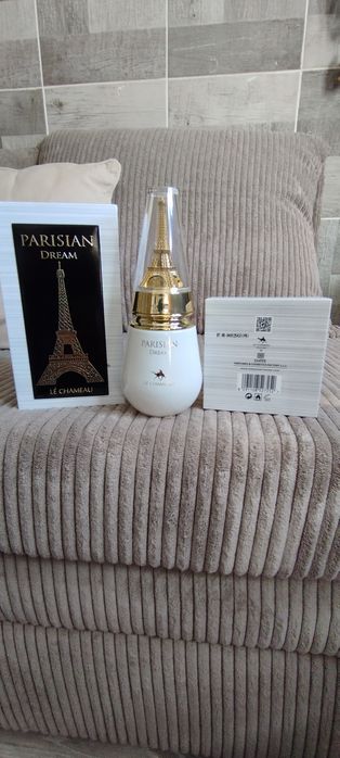 Нежен дамски, ежедневен.