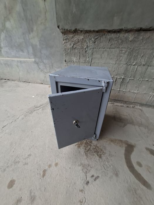 СЕЙФ Огнестойкий состояни отлично есть фото