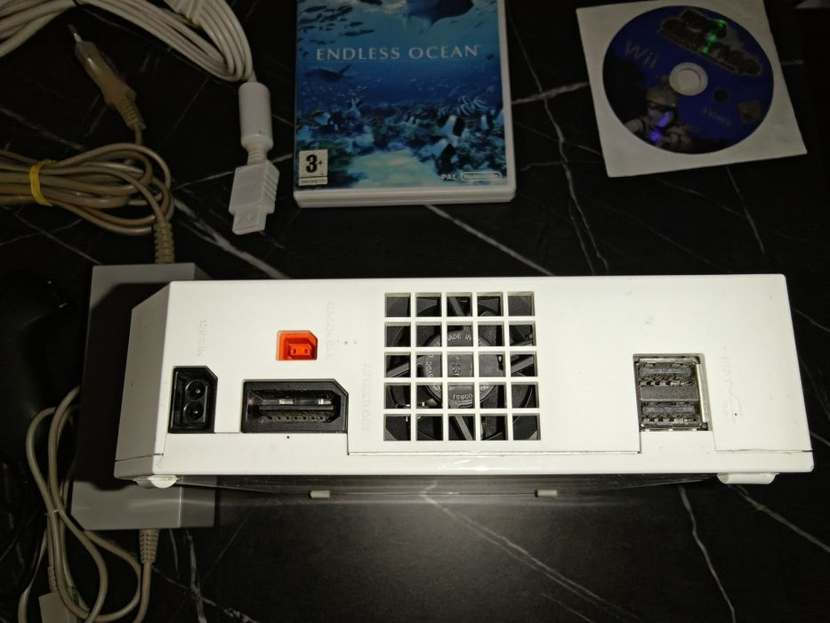 Nintendo wii complet cu 2 jocuri