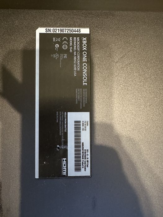 Xbox One cu Kinect + 2 telecomenzi si 14 jocuri – stare excelentă