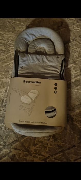 Стульчик для кормления и игры.