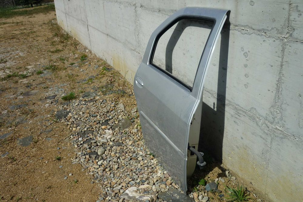 Usa Dacia Logan 1 dreapta spate