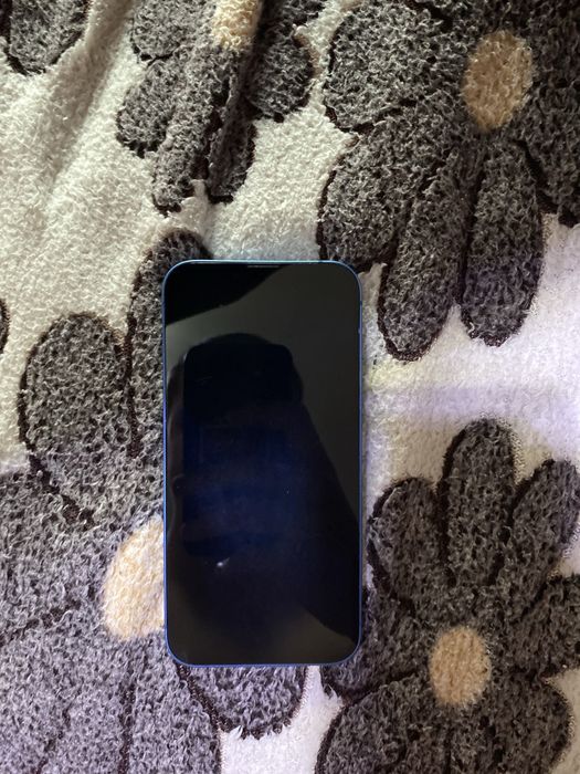 Продам айфон 13