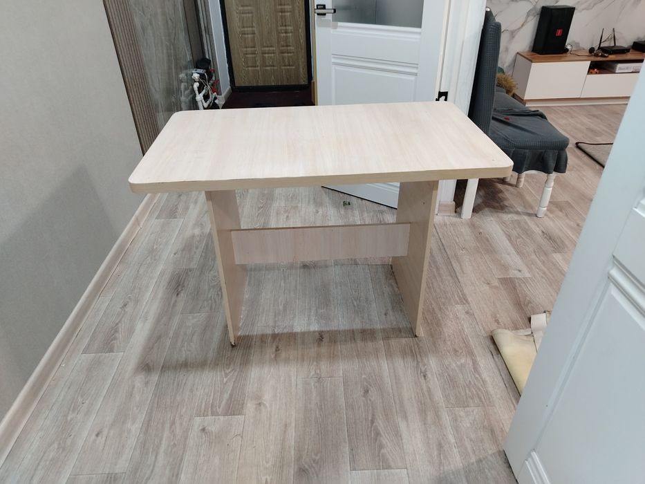 Продам стол кухню