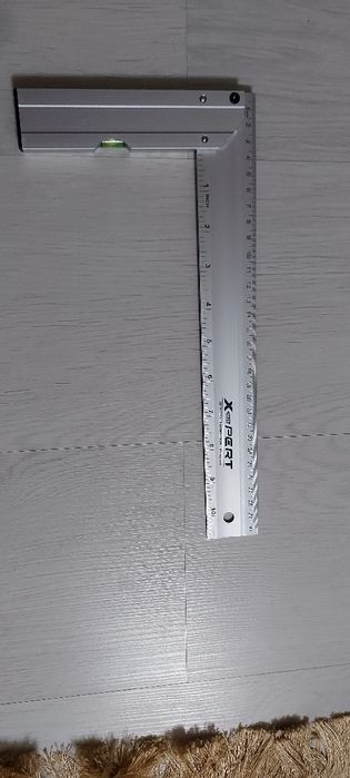 Металлический угольник  300мм