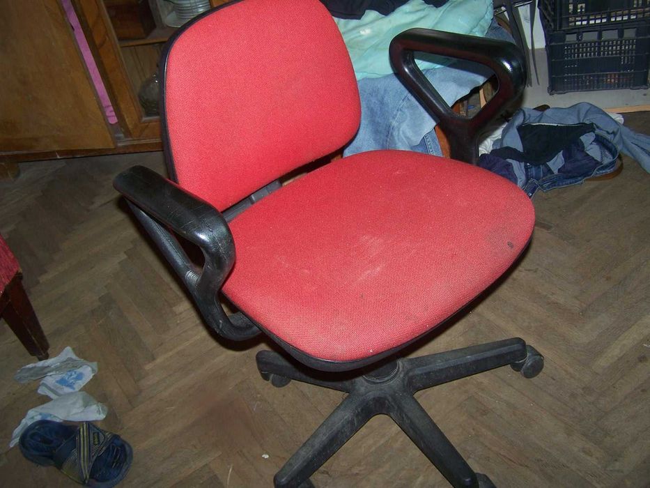 vand scaune curbate si tabureti