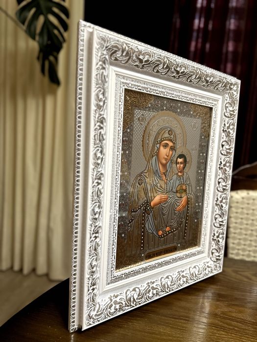 Icoana Sfintei Maria si Iisus, metal 30 cm pe 40 cm sub sticla.