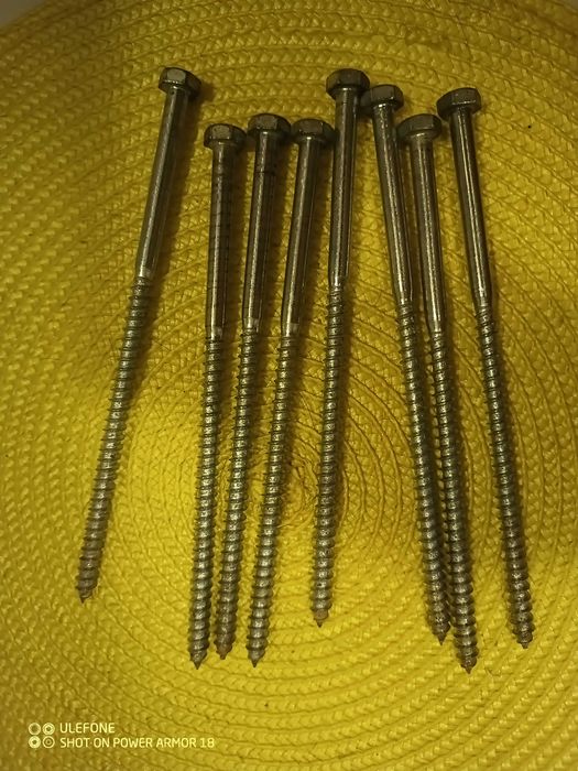 Vand 2 grilaje metalice pentru ferastra