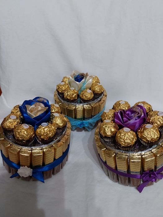 Aranjamente din satin și bomboane Ferrero Roche