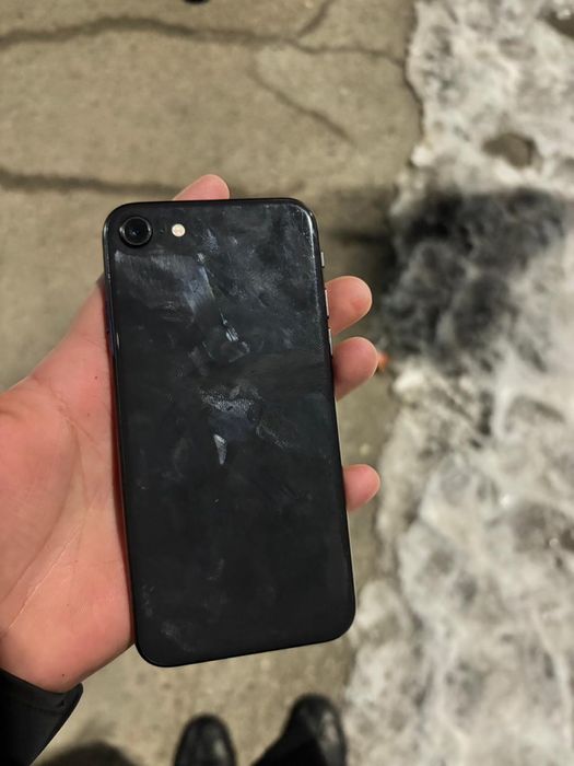 продам айфон SE в хорошом состяни