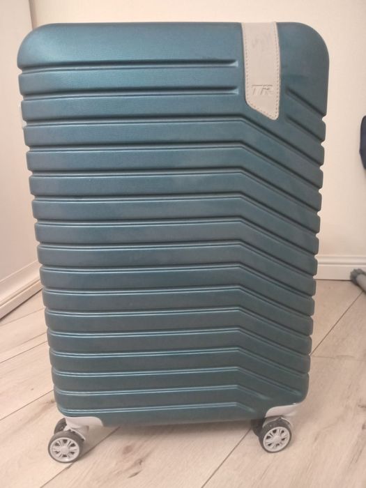 Продам б/у чемоданы