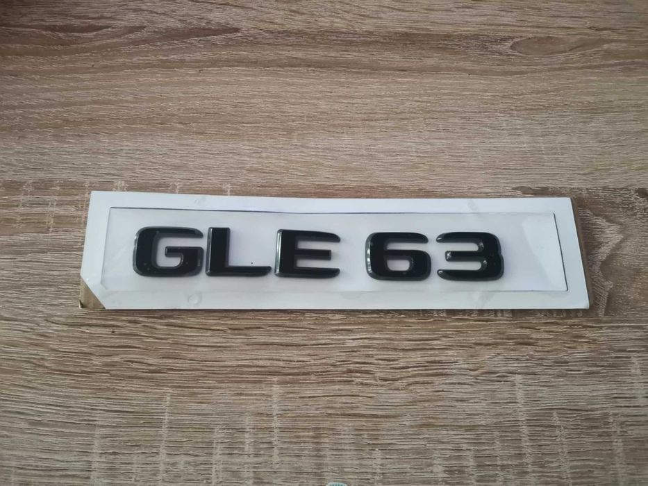 черен надпис Mercedes Benz GLE 63