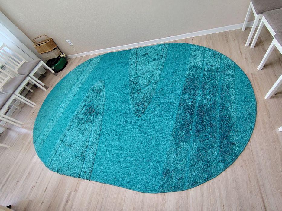Продам голубой овальный ковер!