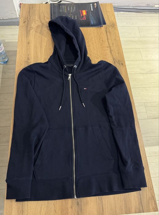 продам зипку tommy hilfiger