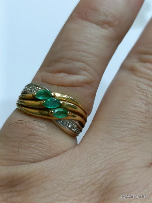 Vind inel din aur 18kt cu diamante și smaralde