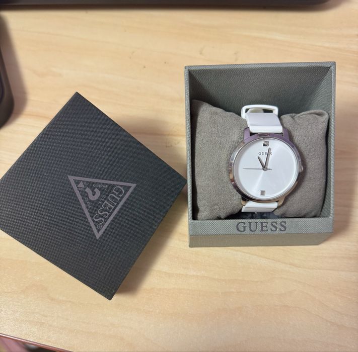 Ceas Guess.