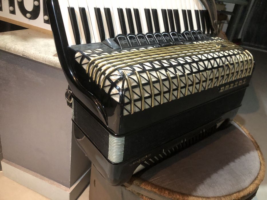 Hohner IV Atlantic de luxe si Scandalli 120 basi ca Nou!
