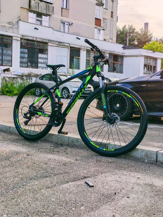 Bicicleta Sprinter perfecta pentru navete cât și pentru plimbari în afara asfaltului