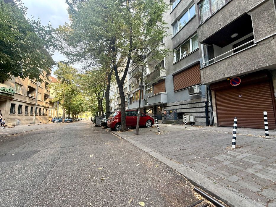 Дава се под наем Гараж / Паркомясто в София, Оборище - 18 кв.м за 200 € - Снимка #1