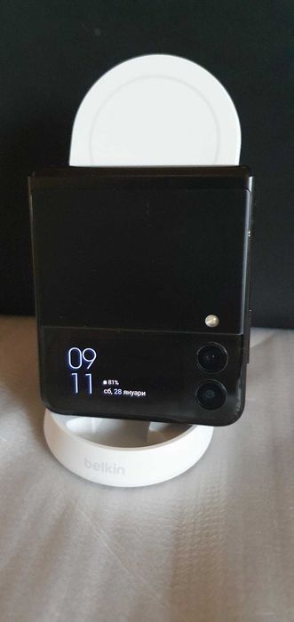Продавам Z Flip3  128GB 8GB RAM