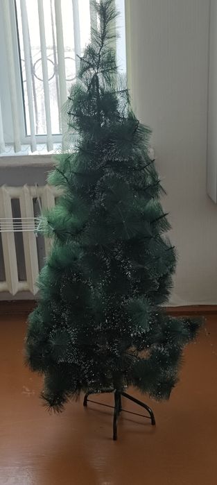 Ёлка искусственная.