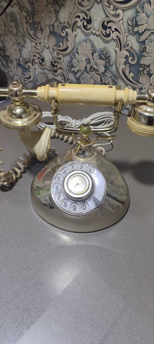 Телефоны в стиле ретро продам