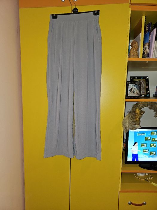 Pantaloni nou cu eticheta masura S