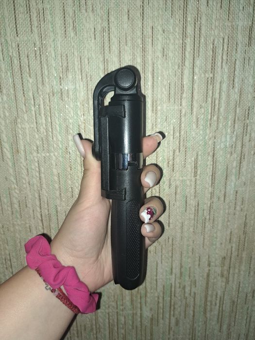 Селфи стик със стойка и подарък микрофон