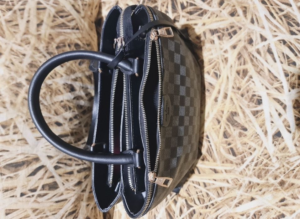 Луксозна дамска чанта Louis Vuitton от качествена изкуствена кожа.Нова