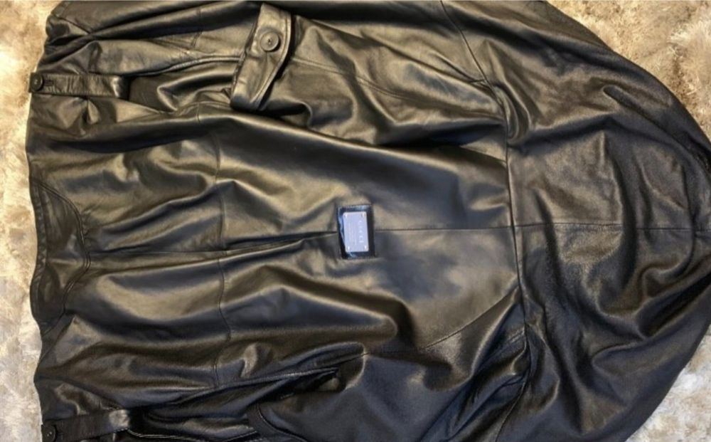 Gucci дамско кожено яке/тип елек ,оригинал