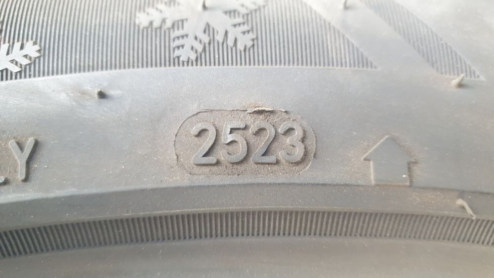 Зимни гуми 245/45/19//275 /40/19 DOT 2023г.