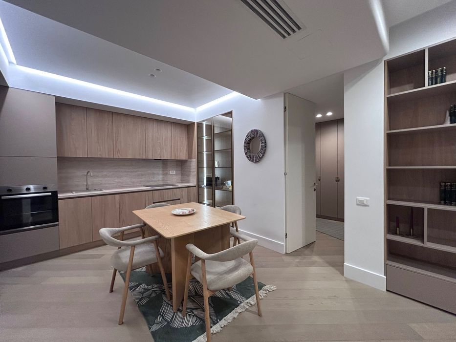 Inchiriez apartament Cortina126