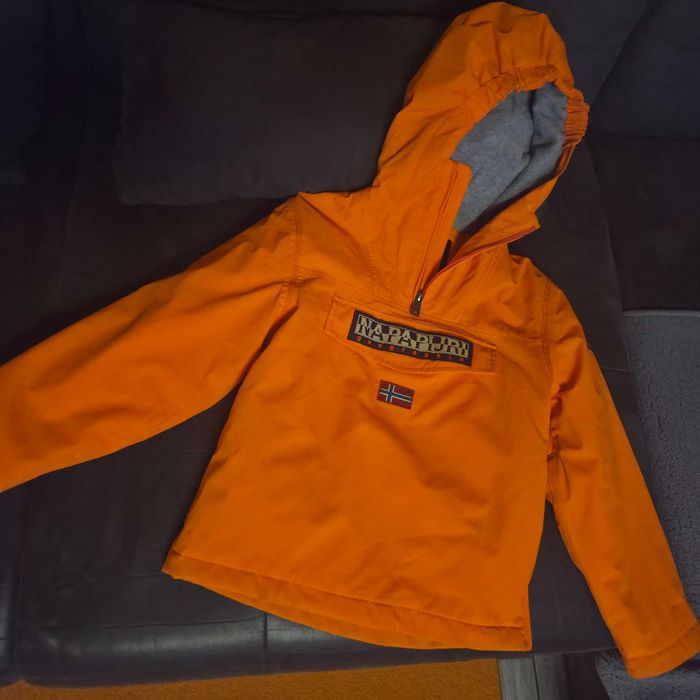 Яке Napapijri зимно обличано веднъж