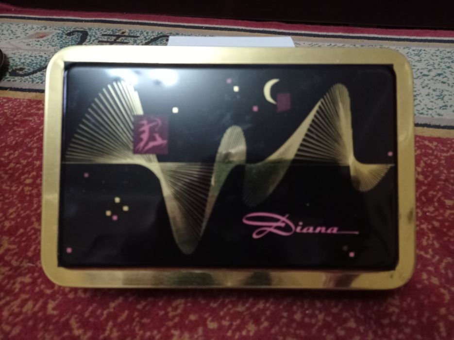 Продаю новые металлические коробки для конфет.