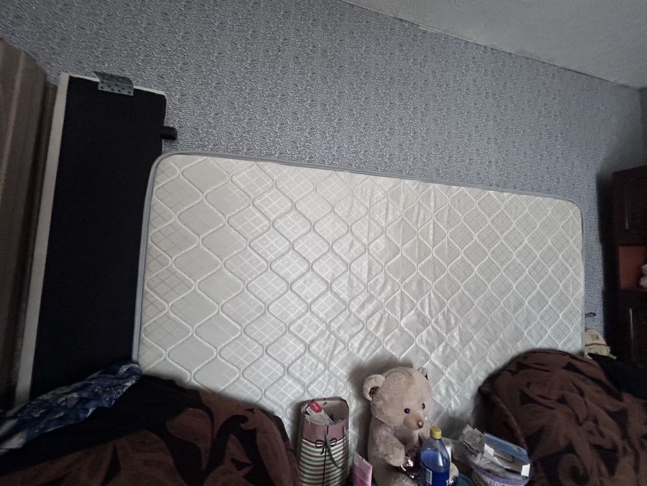 Продам кровать 180*200 с матрасом вместе .